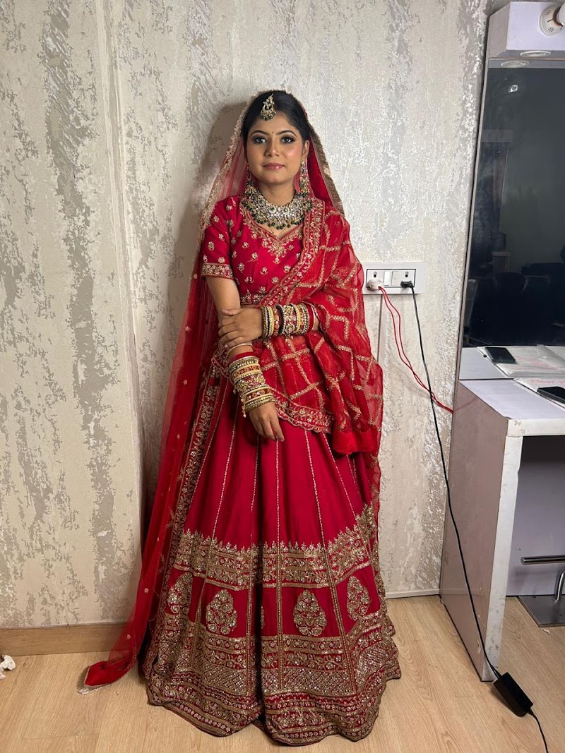 Sristi MakeOvers
