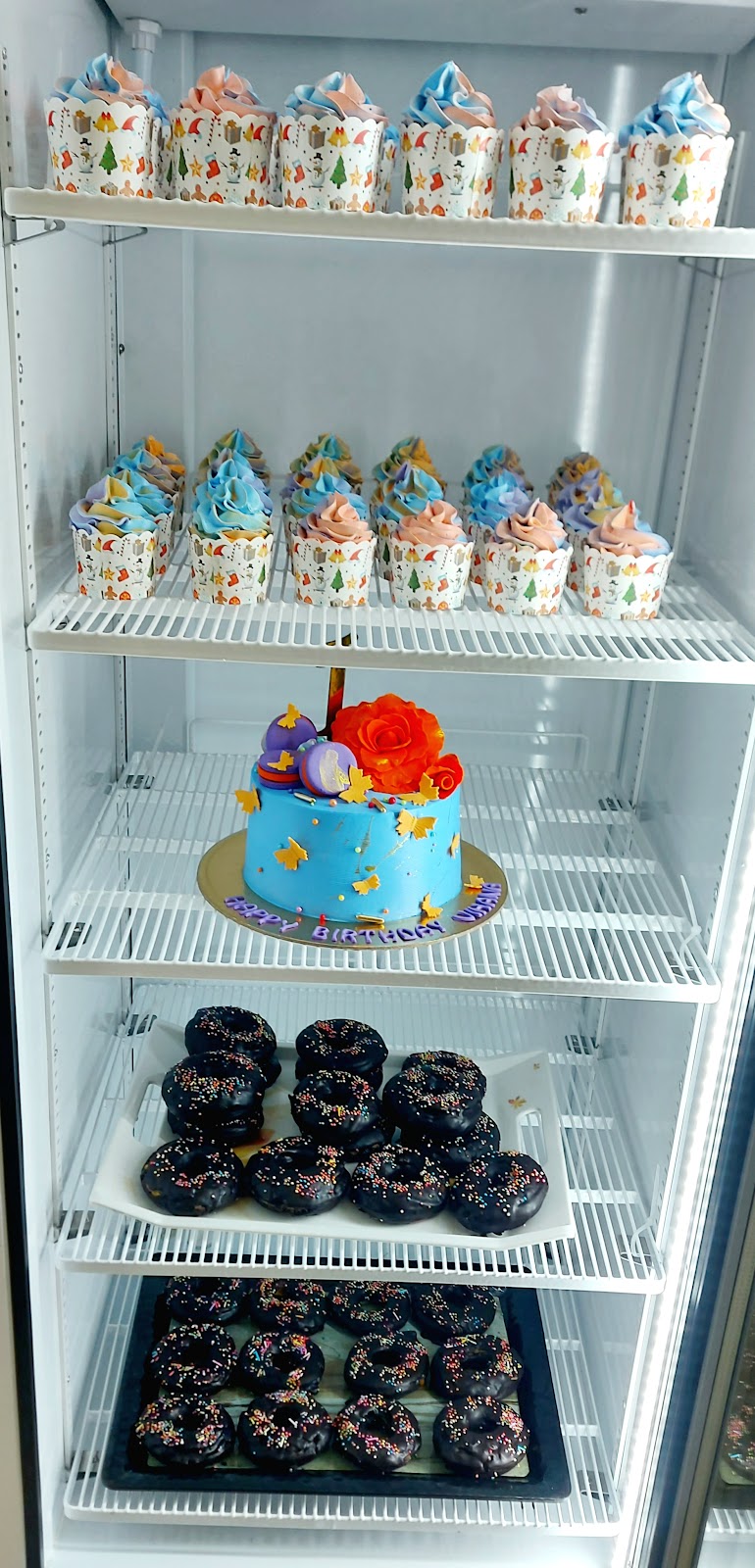 Cakes And Yumms